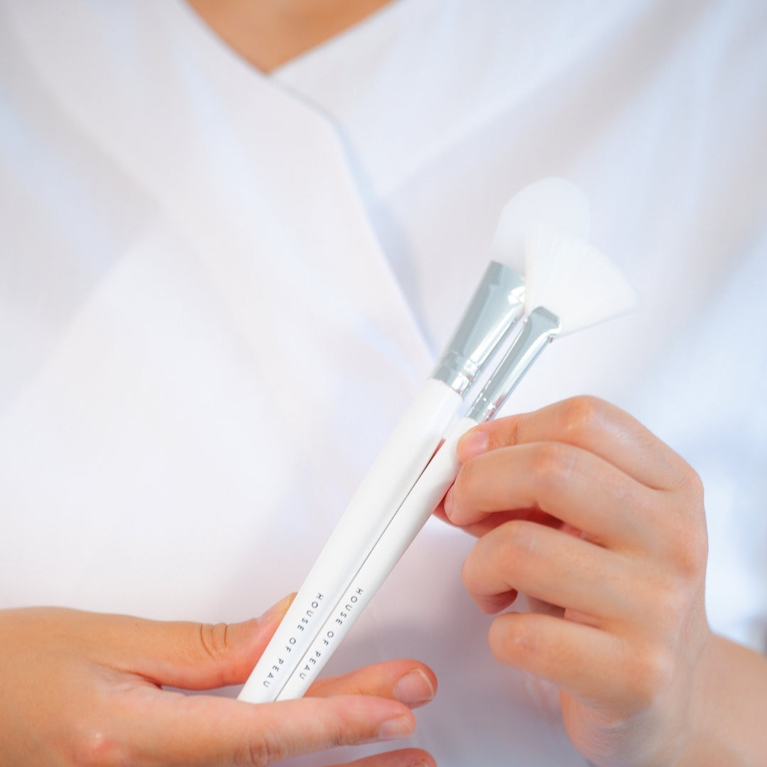 lot_pinceau_poil_blanc_eventail_arrondi_plat_droit_visage_masque_gommage_creme_cosmetique_beaute_skincare_application_nylon_33