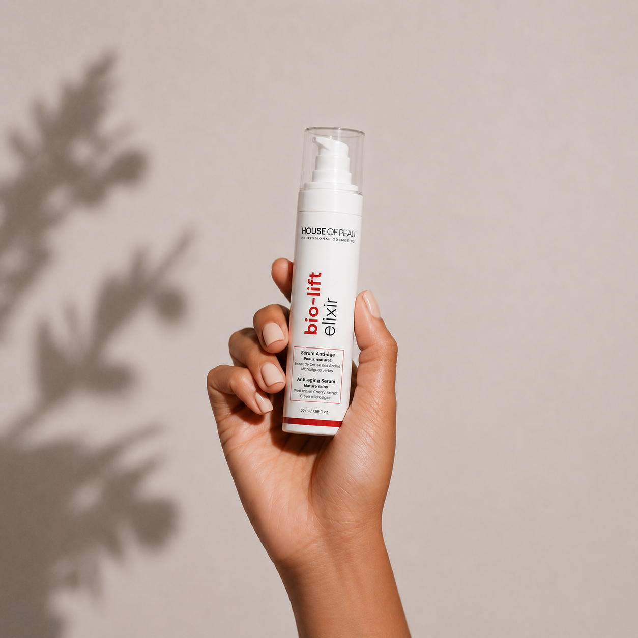 Bio_lift_elixir_visage_serum_anti_age_peau_mature_esthetique_soin_peau_estheticienne_professionnel_cosmetique_cosmetic_spa_beaute_anti_aging_ridei_botox_lifting_hand