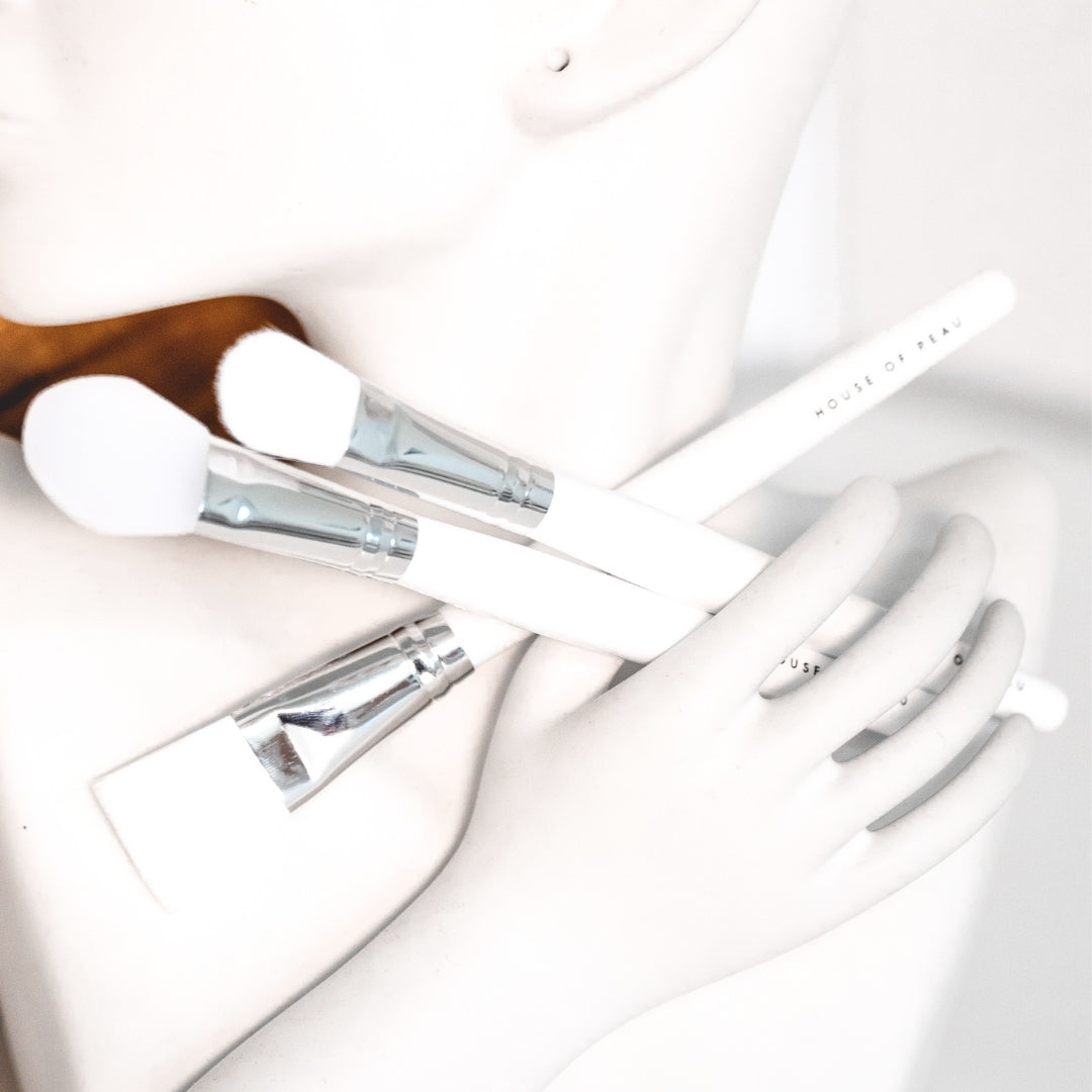 lot_pinceau_poil_blanc_eventail_arrondi_plat_droit_visage_masque_gommage_creme_cosmetique_beaute_skincare_application_nylon_333
