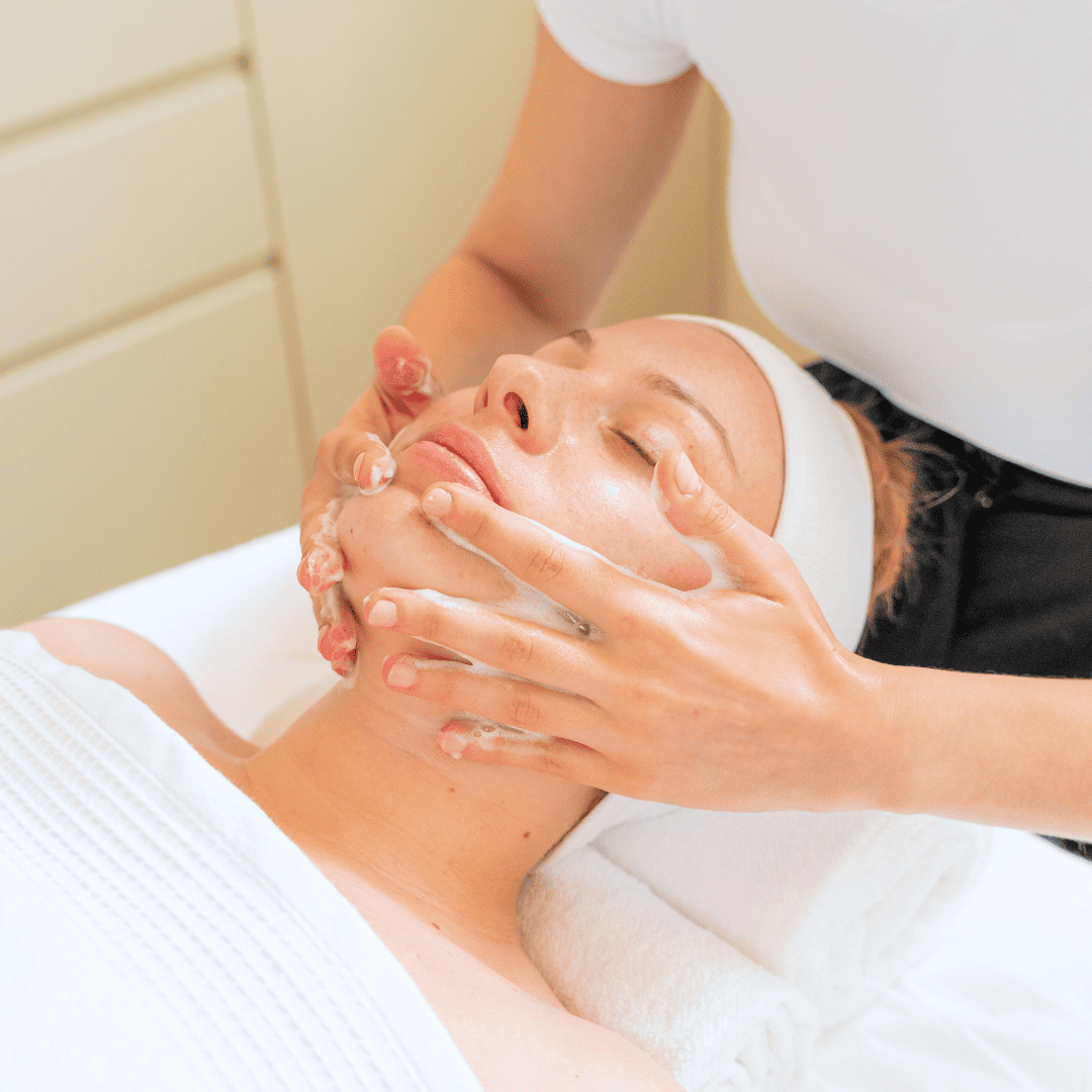 nettoyant_mousse_sensible_foam_cleanser_face_sensitive_visage_cosmetique_cosmetic_professionnel_professionnal_esthetique_estheticienne_institut_beauty_salon_face2