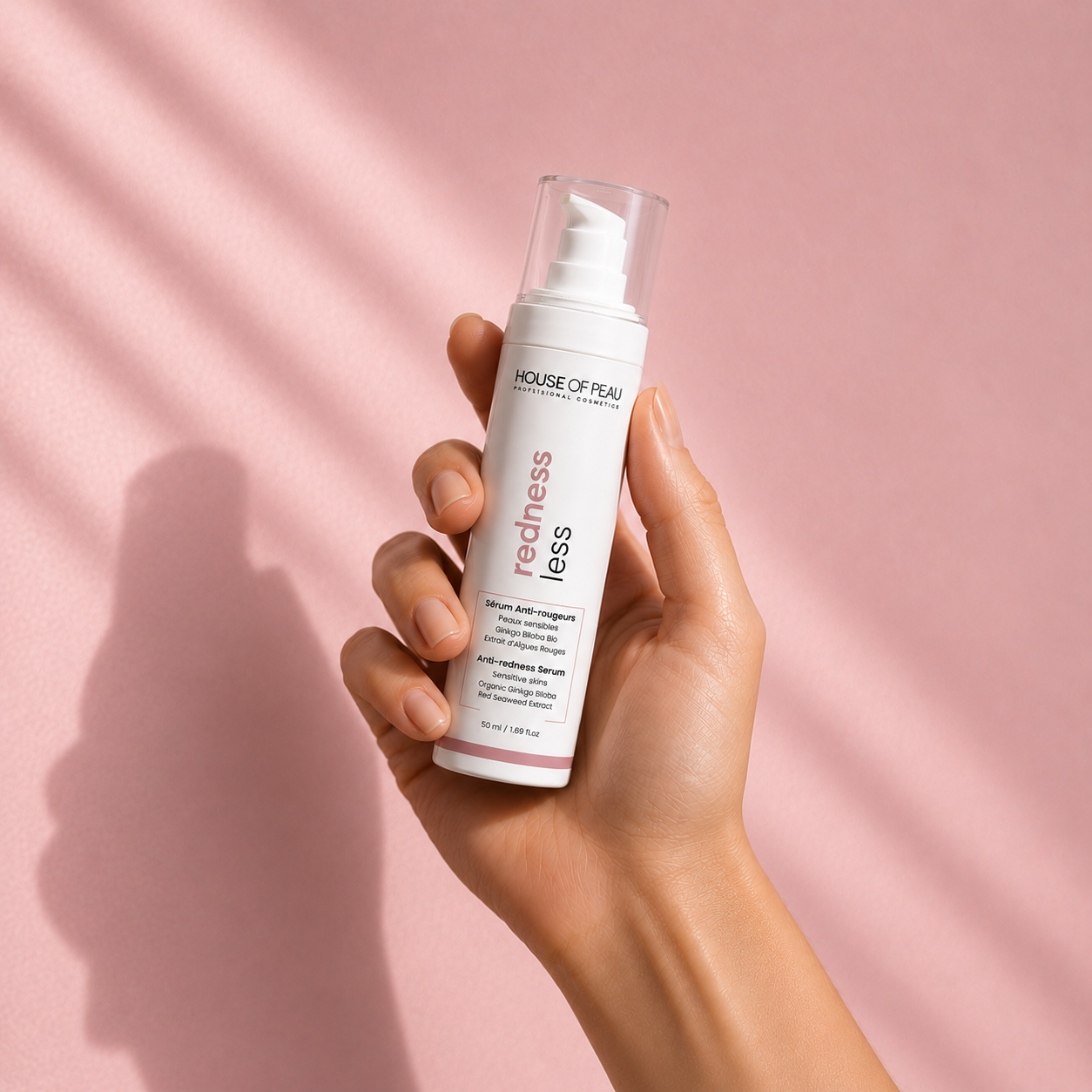 redness-reducing_face_serum_for_sensitive_skin_anti-redness_skincare_aesthetician_professional_cosmetics_spa_beauty_sensitive_skin_ingredient_hand